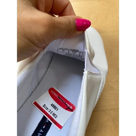 TOMMY Hilfiger BNWOT White Faux Leather Slip On "Leysi" New - Picture 6 of 8